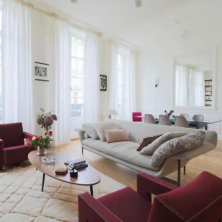 Chic Flat Place Des Vosges Parigi